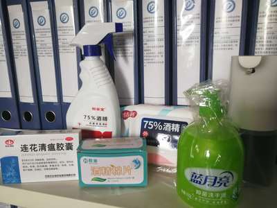 发规处组织新冠肺炎疫情防控系列文件学习会，强化个人卫生用品销售管理